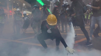 '홍콩 시위' 10주째, 곳곳 충돌…민주화 요구로 확산 조짐