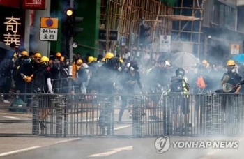 중 본토출신 추정 무리, 시위대 마구 폭행…홍콩 잇단 '백색테러'