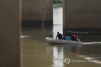 '몸통 시신 사건' 한강수색 중 팔 발견…신원 확인 기대