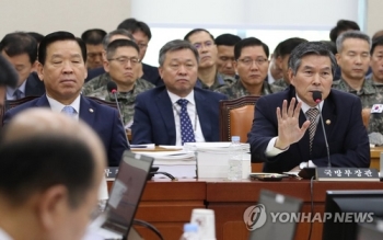 국방위 '지소미아' 설전…여 “연장뒤 교류제한“ 야 “폐기안돼“