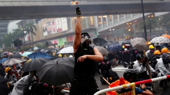 홍콩 시위 장기화…한국 기업 '대중국 수출'도 타격