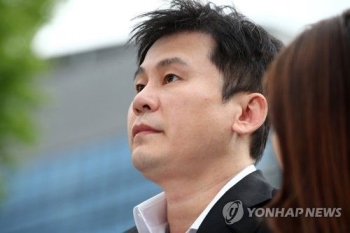 '원정도박·성접대 혐의' 양현석 피의자 신분 경찰 출석