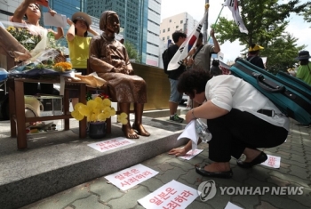 부산 일본영사관 앞 소녀상·노동자상, 더는 쫓겨 다닐 일 없다