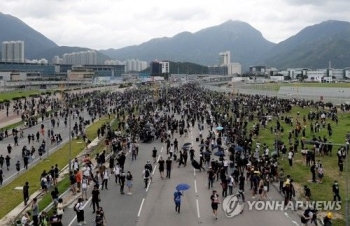 중국 언론, 홍콩 시위대에 “인내에 한계 있다…끝 다가와“ 경고