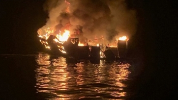 잠든 사이에…미국서 선박 화재로 25명 사망·9명 실종