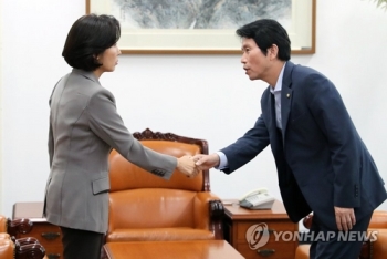 민주·한국당 '6일 조국 청문회' 전격합의…“가족증인 안부른다“