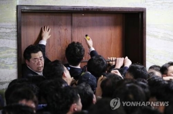 황교안·나경원, 패스트트랙 사건 경찰 출석요구에 '불응'