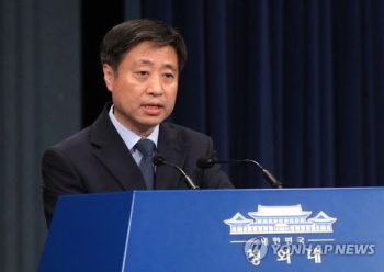 청와대 “주일 대사관, 지소미아 종료 관련 허위보도한 일본 NHK에 항의“