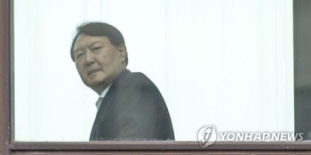 '청와대·검찰 충돌'에 여 “대통령 권한에 도전“ 한국당 “수사권 침해“