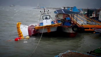 흑산도 초속 54m '역대 5위 강풍'…피난 어선 침몰도