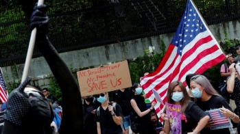홍콩 또 격렬 충돌…'시위 주도' 조슈아 웡 다시 체포