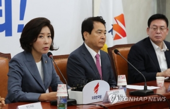 한국당, 귀성인사 대신 '조국 규탄집회'…“조국은 범법자“