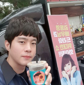 “한솥밥 의리“..김동영, 대선배 김혜수 커피차 선물 인증샷