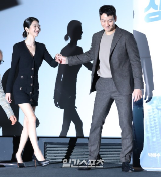 [포토] 박해수-서예지 '사랑이 넘치는 포토타임'