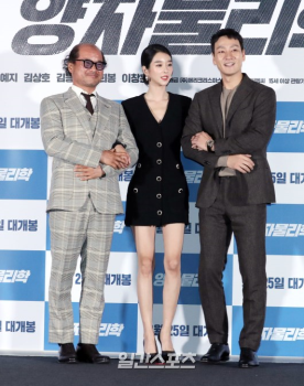 [포토] 박해수와 김상호의 스킨십 경쟁