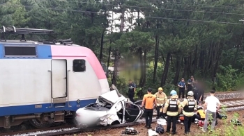 [뉴스브리핑] 동해시에서 승용차와 열차 충돌…2명 숨져