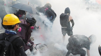 홍콩시위 100일…시위대-경찰 또 격렬 충돌 '혼란 여전'