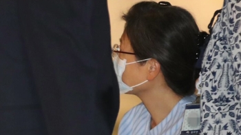 박근혜 전 대통령, '어깨 수술' 입원…장기치료 전망