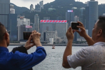 홍콩 시위에 싱가포르 반사이익…“중국인 방문객 급증“
