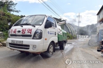 부산 아프리카돼지열병 바이러스 차단 총력…소독차 총동원