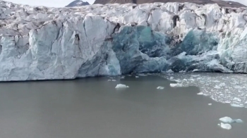 “북극이 녹아내리고 있다“…거대한 빙벽 대신 암벽만