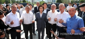 “삭발효과 지속 미지수“…한국당, '정책투쟁'으로 점차 중심이동