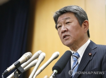 일본 외무상 “한국, 한일관계 기초 뒤집어“ 주장…대북 연대는 강조