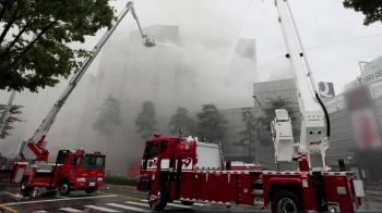 동대문 '제일평화시장' 불…옷가지 잔불에 진화 16시간