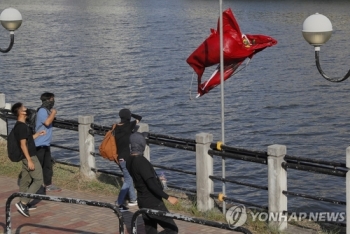 홍콩 시위 참여 인원 줄었지만, 더 과격해졌다