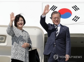 문 대통령, 서울 도착…'조국 정국' 등 국정현안 점검