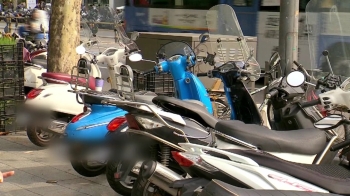 [밀착카메라] 전용 주차장에도…인도 위 '오토바이' 여전