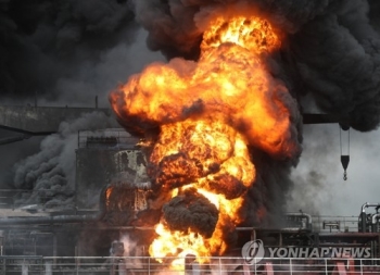 울산서 석유제품운반선 폭발·화재…“구조 46명 중 9명 부상“