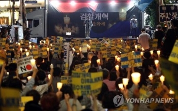 '검찰개혁 의지' 확고한 청와대…검찰 수사·촛불집회 예의주시