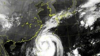 태풍 '미탁', 한반도로 북상 중…3일 새벽 전남 상륙 전망