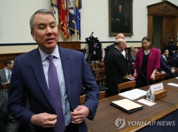 미국 국방차관 “한국 지소미아 갱신권장…미국, 한일에 더 큰 역할필요“