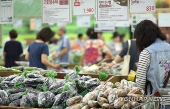 한은 “내년 이후 물가상승률 1%대로 높아질 것“