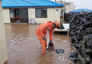 태풍 '미탁' 위기경보 '경계'로 격상…중대본 2단계 가동