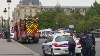 프랑스 경찰청서 4명 피살…평범했던 동료가 왜?