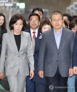 한국당 “촛불집회는 좌파준동 사기“…검찰 개혁집회 맹비난