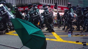 홍콩 시위 참여 여대생 “경찰에게 성폭력 당해“ 폭로