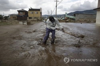 태풍 하기비스로 일본 경제·산업 타격…아베 “추경 포함 재정조치“