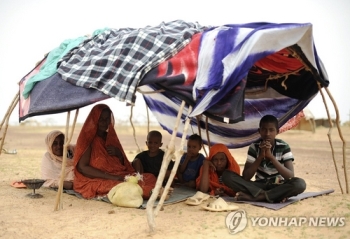 7인용 텐트에 50명 새우잠…부르키나파소 난민 급증해 50만 육박