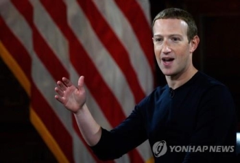 저커버그의 반격…“페이스북은 표현의 자유 수호할 것“