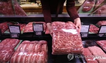 돼지고기 '바닥없는 추락'…도매가격 3천원 무너져