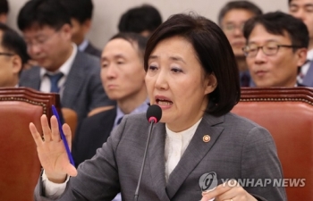 박영선 “탄력근로제 6개월 확대하면 상당수 기업 문제 해결“