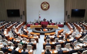 국회 예결위 '2018년도 결산안' 의결…8년 연속 '지각처리'