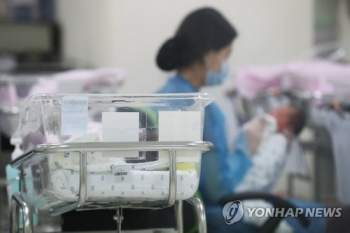 신생아실 아기 머리 골절에 뇌 손상…부모 “병원 과실“ 고소