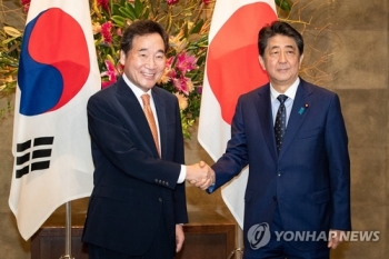 일본 관방장관 “아베총리, 이총리와 솔직한 의견교환 할 것“