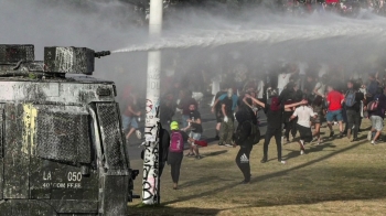 칠레 2주째 대규모 시위…50원 인상이 부른 '나비효과'