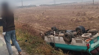 양파 농장 가던 버스, 논으로 추락…1명 사망·11명 부상